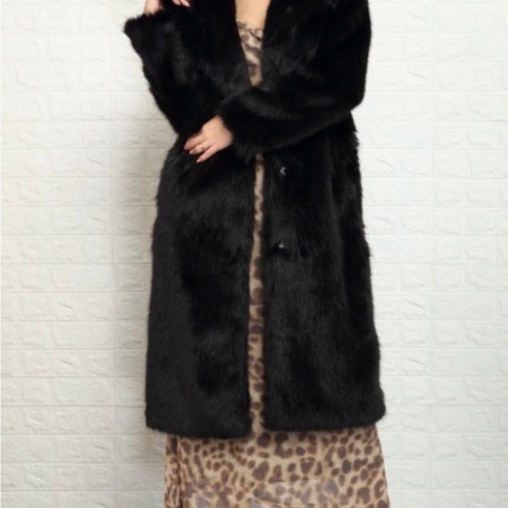 Stoosh Premium Black Faux Fur Coat - Picture 5 of 5